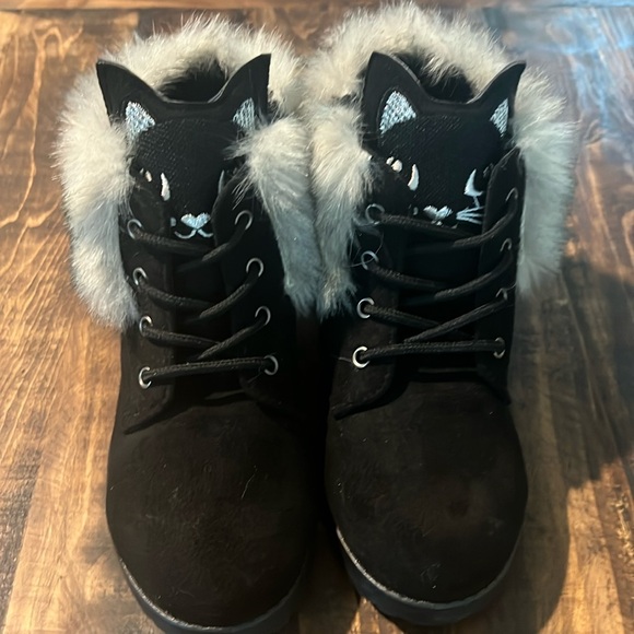 Size 1.5/2 US girls black kitty cat boots NWOT - Picture 1 of 8